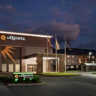La Quinta Inn & Suites by Wyndham Springfield Thumbnail