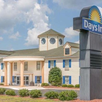 Days Inn by Wyndham Shallotte Thumbnail