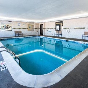 Country Inn & Suites by Radisson, South Haven, MI Thumbnail