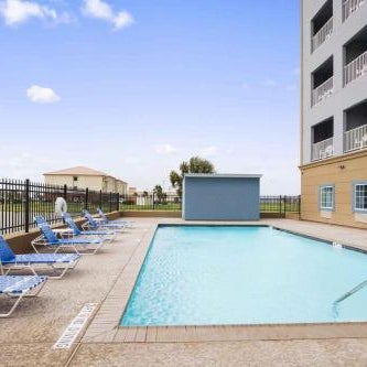 Days Inn & Suites by Wyndham Galveston West/Seawall Thumbnail