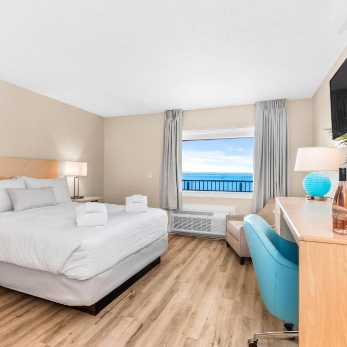 Gold Coast Inn Breathtaking Sunsets Standard Lake View Room 306 Thumbnail