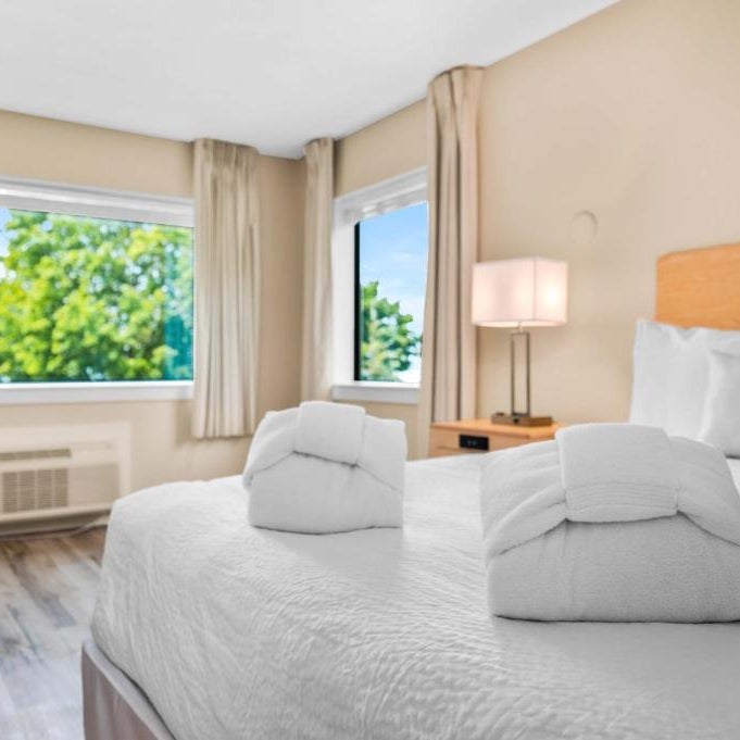 Gold Coast Inn ⁀➷ Breathtaking Sunsets ➠ Corner Lake View Room ➠ 308