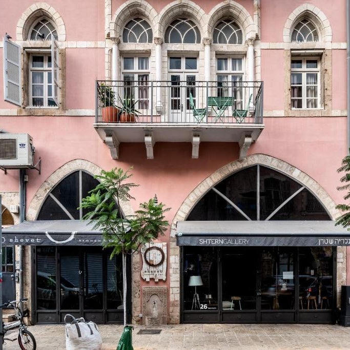 Pink - by Loginn Tel-Avivian hotels Thumbnail