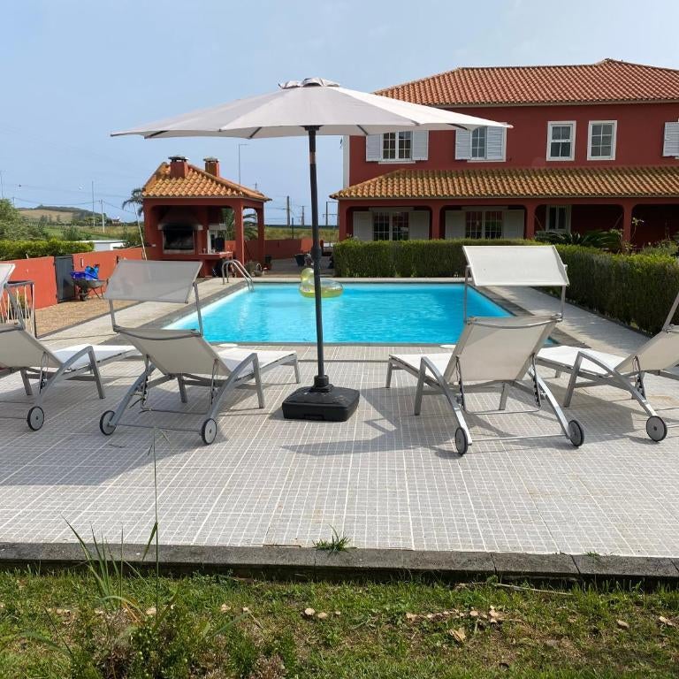 A Casa do Comandante - Piscina e Jardim