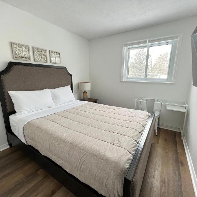 Letitia Heights !C Quiet and Modern Private Bedroom with Shared Bathroom Thumbnail