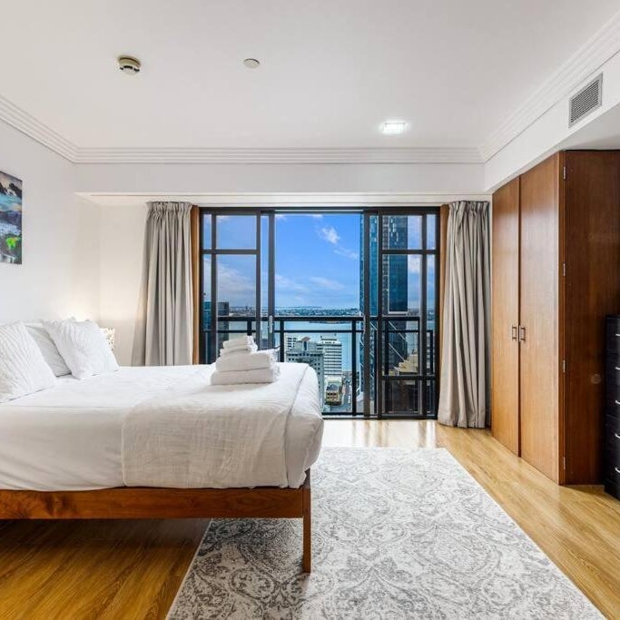 Prime location and City views Thumbnail