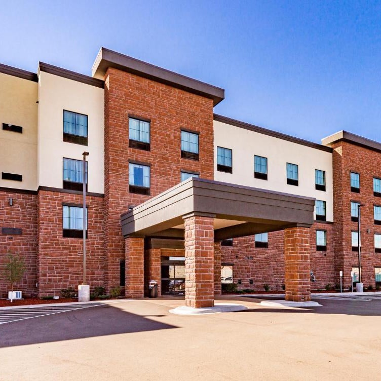 Cobblestone Hotel & Suites - Wickenburg Thumbnail