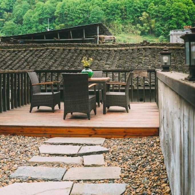 QingXi Zen Courtyard Retreat --A peaceful sanctuary blending historic charm with Zen aesthetics in the heart of the Fenghuang ancient town