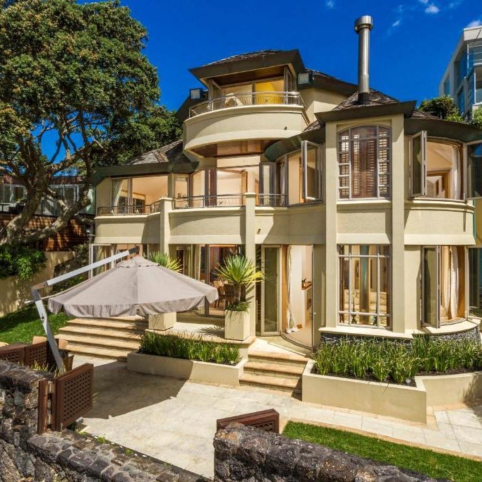 Takapuna Beachfront w Stunning Views Thumbnail
