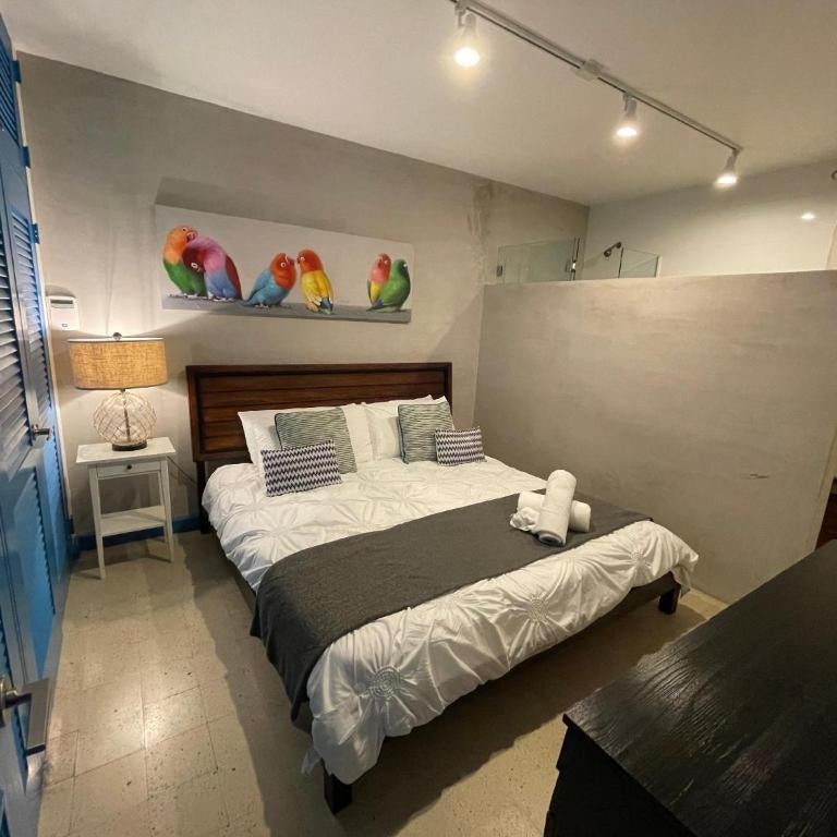 Condado Beach Stay 4BR AC WiFi Great Location