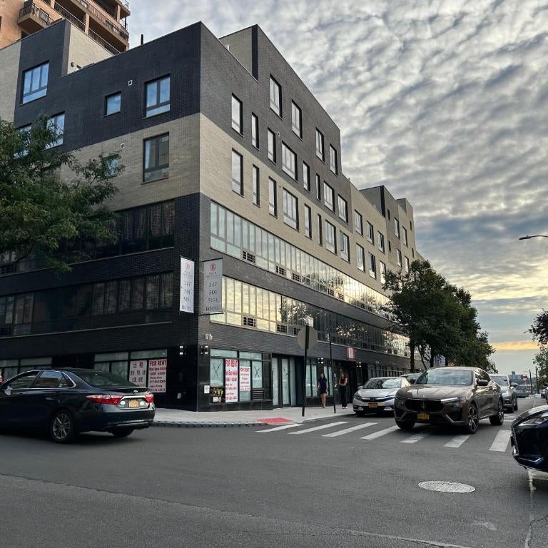 Regal Inn & Suites New York LaGuardia Hotel Thumbnail