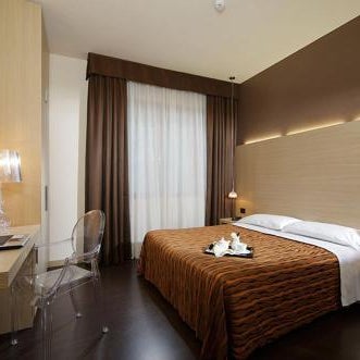 Hotel Paris Thumbnail