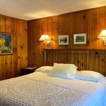 Ludington Blue Spruce Inn Thumbnail