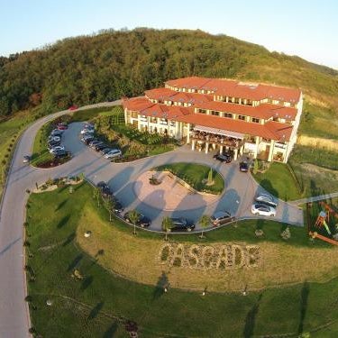 Hotel Cascade Resort & Spa