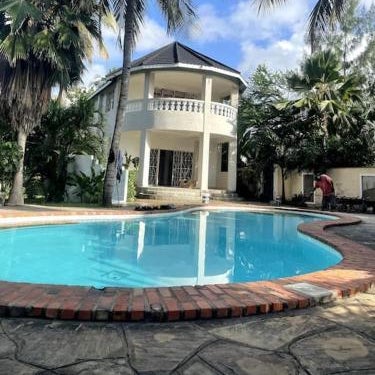 Diani Hideaway Beach Villa, private pool, air conditioning and WiFi
