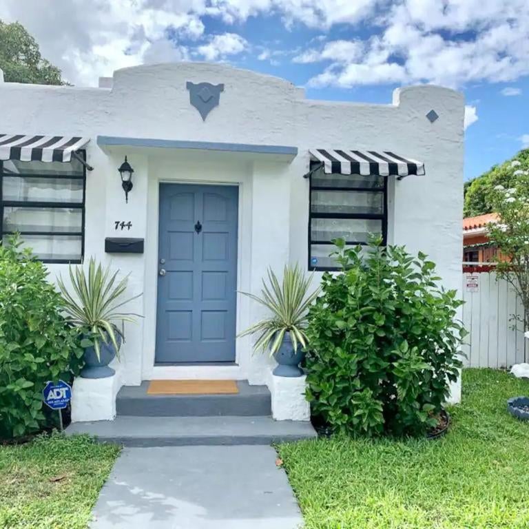 Cozy rooms in cute house, close to Miami airport - Free parking Thumbnail