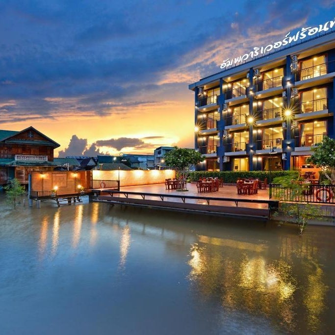 Amphawa Riverfront Hotel