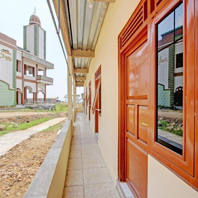 SPOT ON 92930 Syifa Guest House Syariah Thumbnail