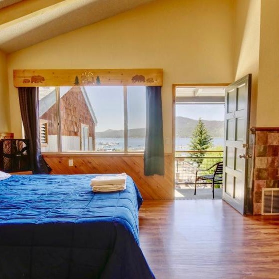 Lakefront Escape Thumbnail