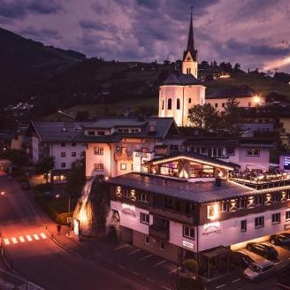 Apartment Margarethenstein with private sauna and Tauern Spa best friends partner