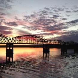 A Bridge View Inn Thumbnail