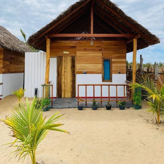 Amwaj Blue Cabana Arugambay