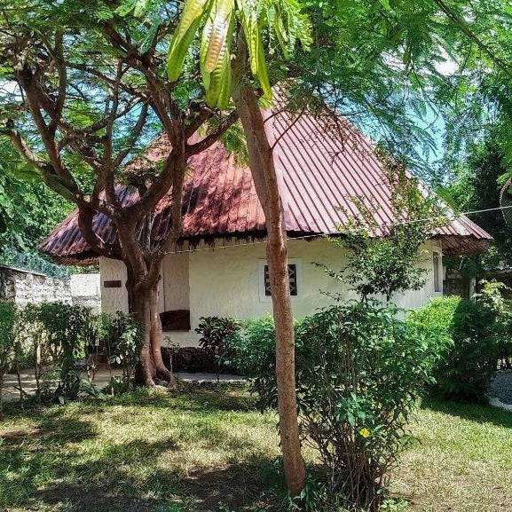 Bushbaby Cottage Diani Beach, Private Tropical Garden Escape