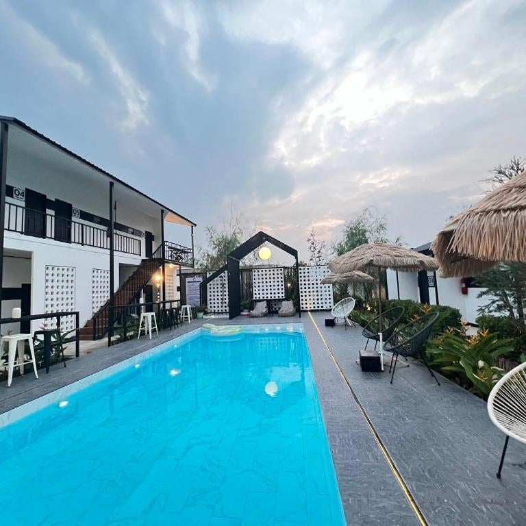 Penguin Villa Resort & Bistro 