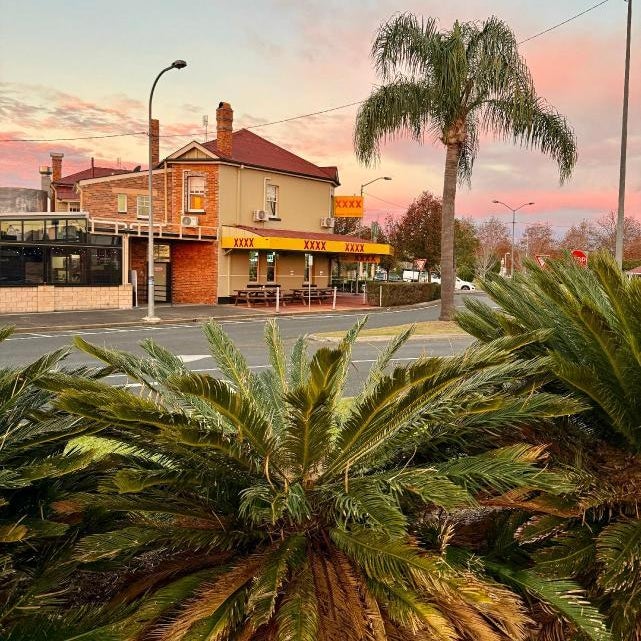 Grand Old Crow Hotel