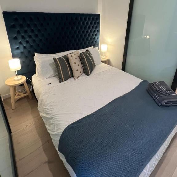 Central CBD - parking - sleeps 4 Thumbnail