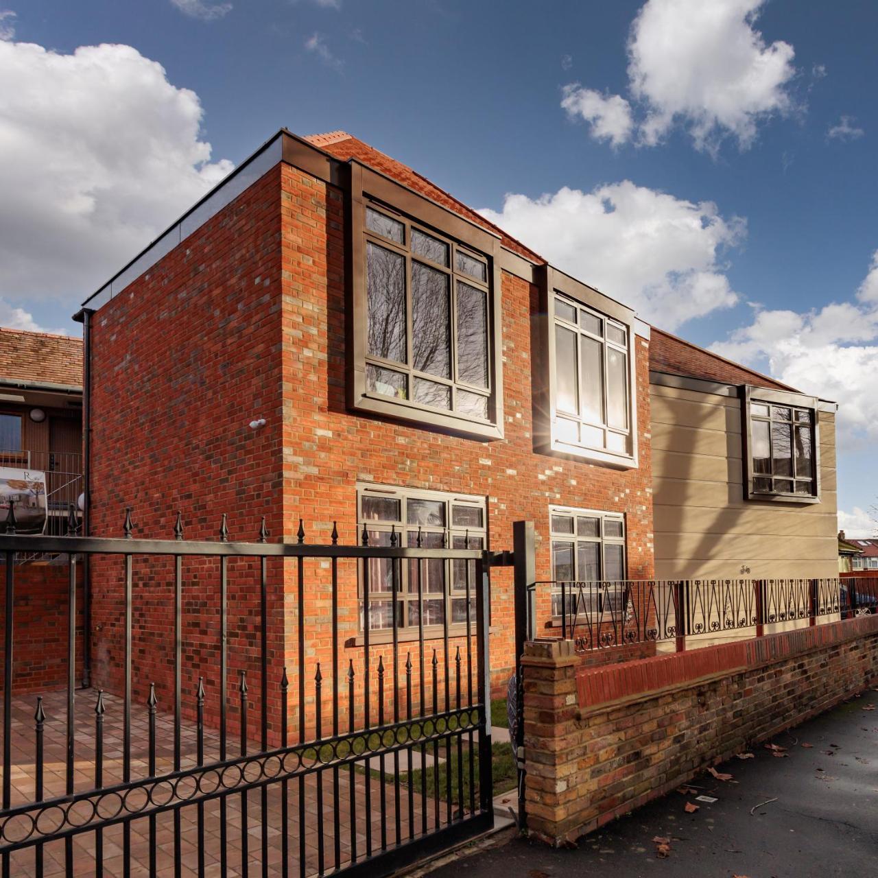 Rosemay Boutique Hotel Near Heathrow Airport Thumbnail