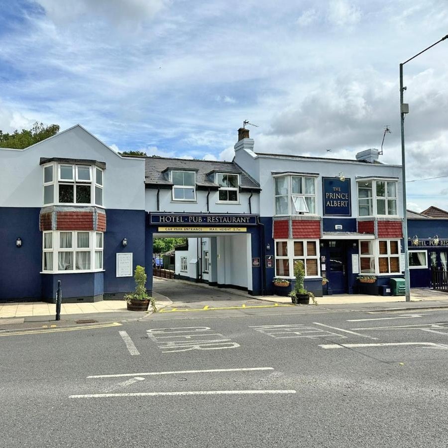 The Prince Albert Pub & Hotel with onsite FREE PARKING 2 minutes from Legoland Thumbnail