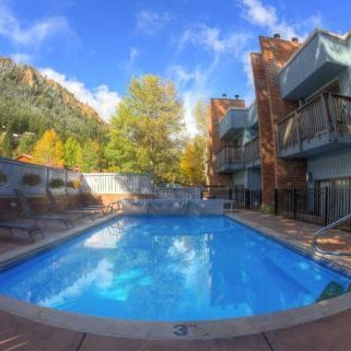 Shadow Mountain Lodge Thumbnail