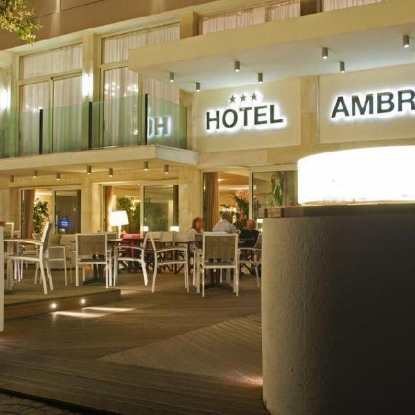 HOTEL AMBRA - Fronte Mare - Vicinissimi al Centro