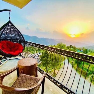 Stayenest Mashobra with balcony view