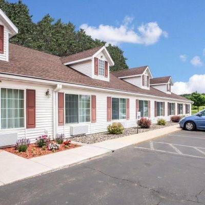 Econo Lodge Inn and Suites Eau Claire Thumbnail