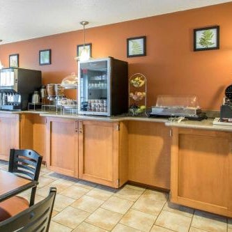 Comfort Inn & Suites Sheboygan I-43 Thumbnail