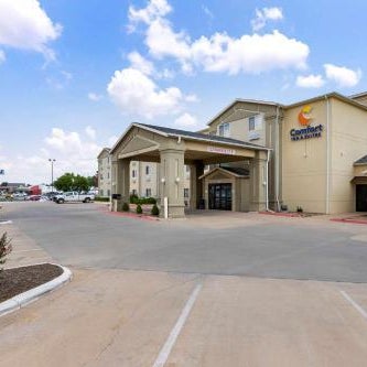 Comfort Inn & Suites Ponca City near Marland Mansion Thumbnail