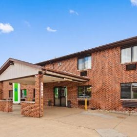 Ramada by Wyndham Cedar Rapids South Thumbnail