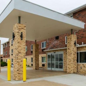 Clarion Pointe Bettendorf - Quad Cities Thumbnail