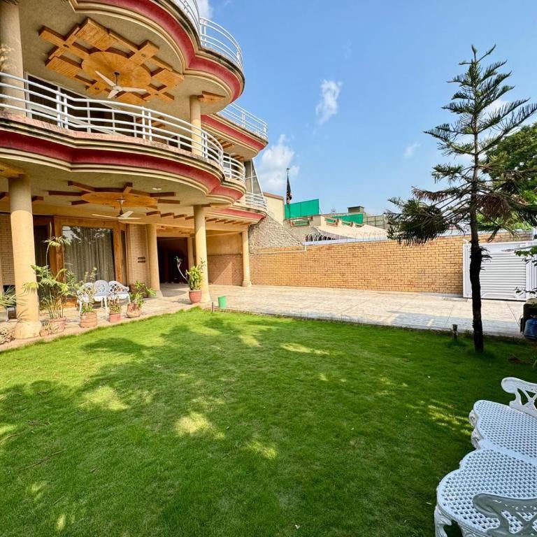 Paramount Guest House