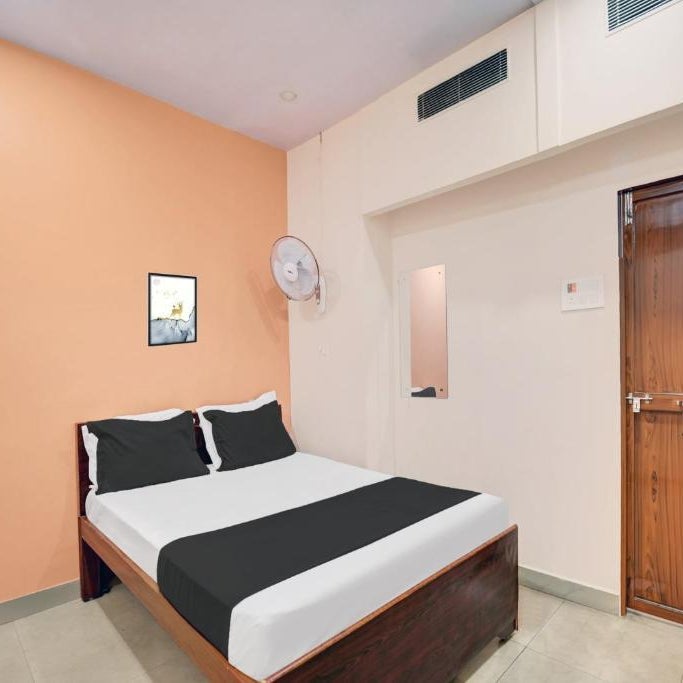 Hotel O by OYO THE BLUE MOON