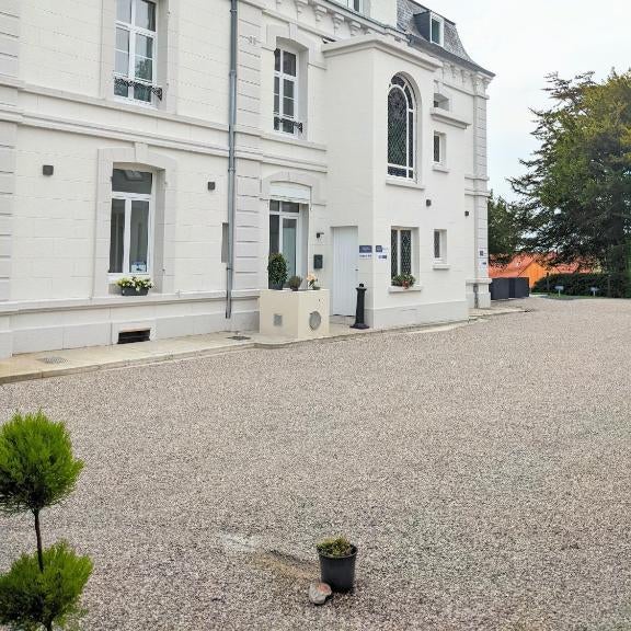 Hôtel Échappée en Baie - Chambres climatisées -Parking privé gratuit dont forfaits bornes électriques réservable