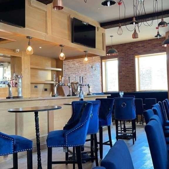 The Royal Crest Hotel & Bar by OYO
