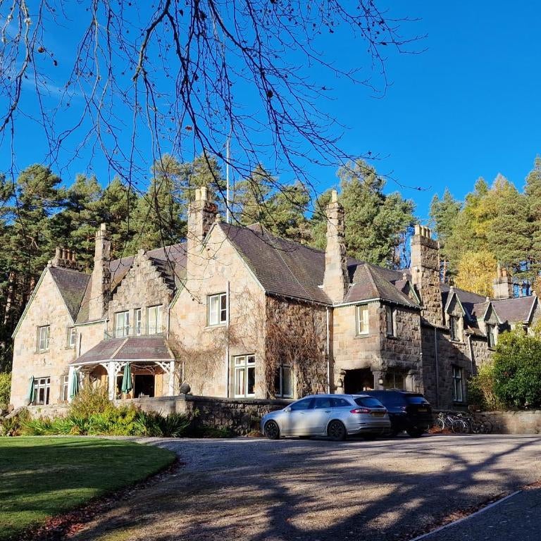Cambus O' May Traditional Highland Hotel