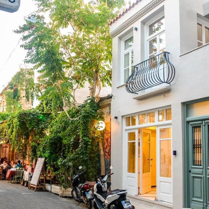 Belle Athenes - Luxury Rooms at Monastiraki Railway Station Thumbnail