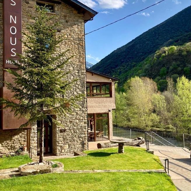 Les Nous Hotel