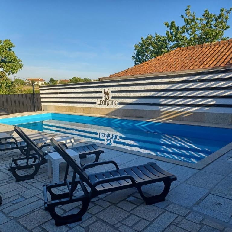 Leonchic - Guest House com Piscina de Água Salgada Thumbnail