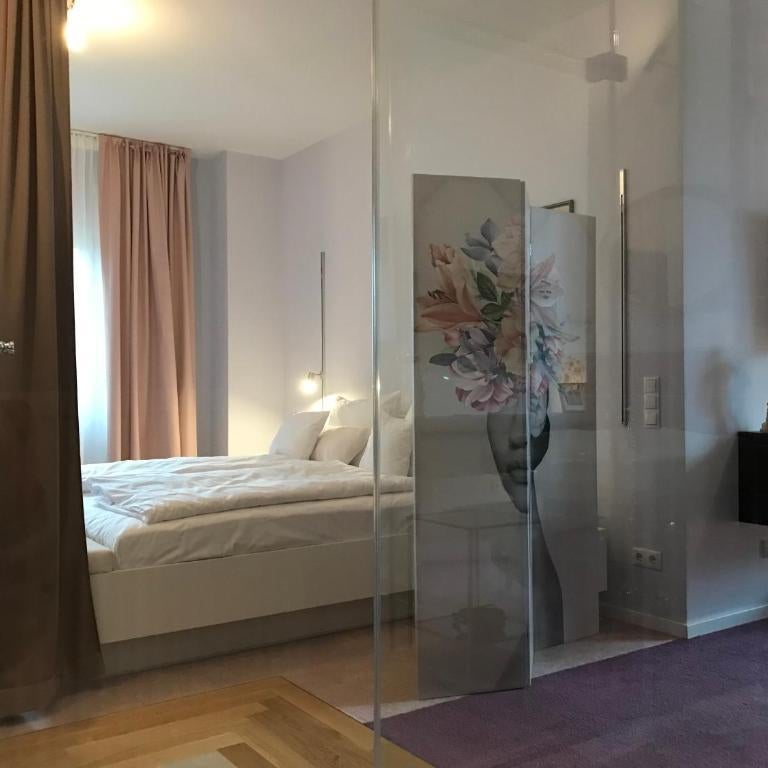 Lèvres Hotel