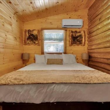 Gateway Cabin Retreat King Bed Loft for 4